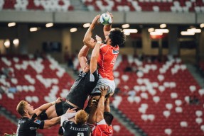 九游体育 -篮球赛场焦点！英格兰队对阵日本队，关键一战，双方鏖战至最后一刻