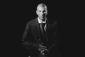 九游体育 -哈登回归赛场，问鼎冠军首场状态亮眼，雄鹿观众沸腾！